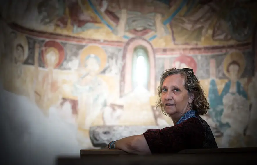 Tarradellas, que ha centrat la tesi doctoral en el romànic andorrà, va presentar el llibre sobre Sant Miquel d’Engolasters exercint de guia d’excepció a l’església.