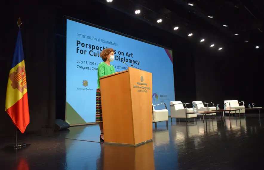 Ubach durant la seva intervenció inicial a la taula rodona d'aquesta tarda.