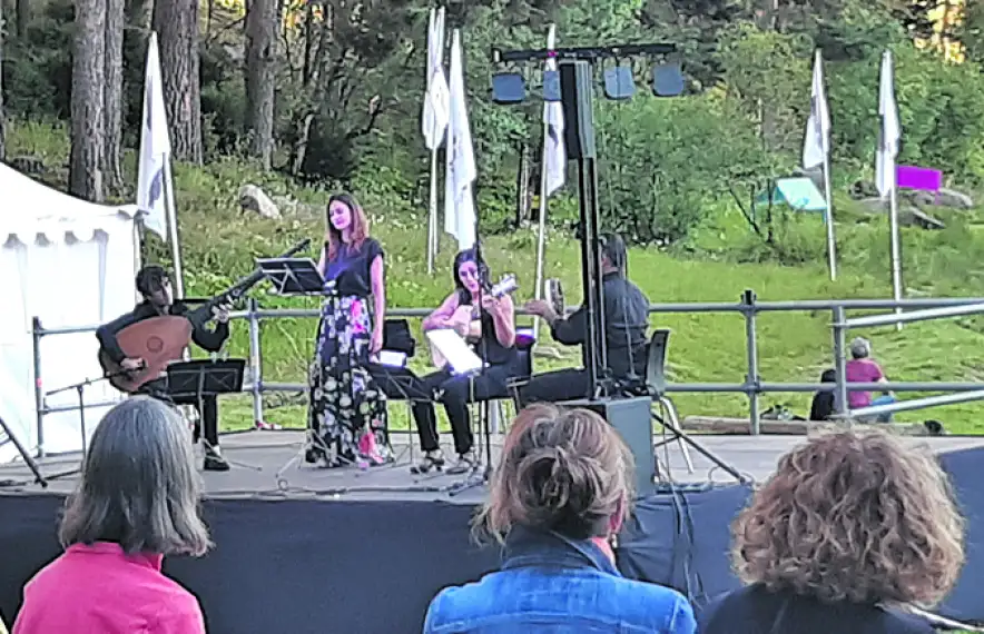 Pasacalle, la formació que dissabte va actuar a la vora del llac d’Engolasters.