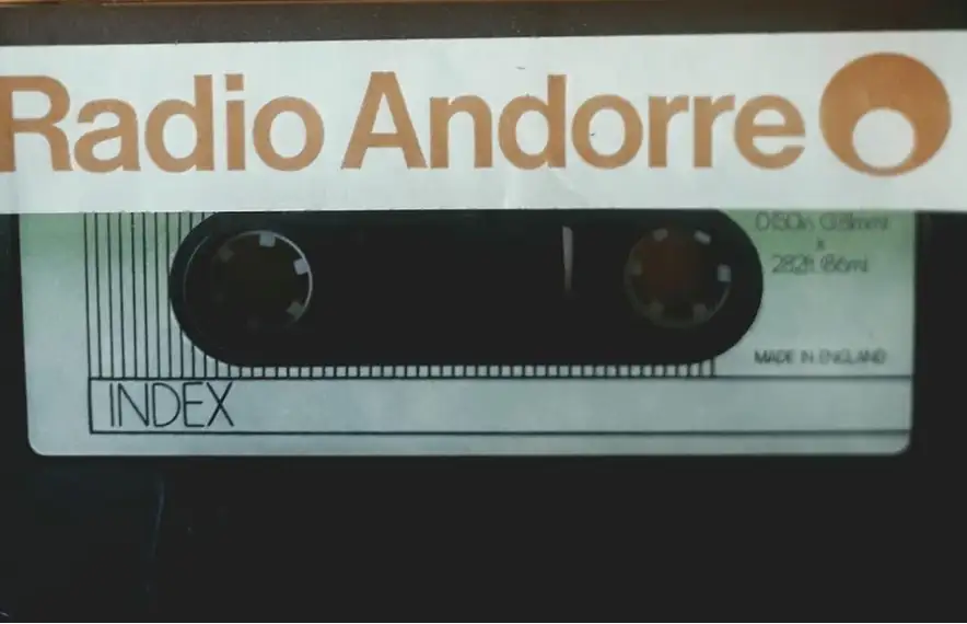 Cinta de casset amb l'enregistrament del porgrama 'Carta Blanca' que s'emet dissabte.