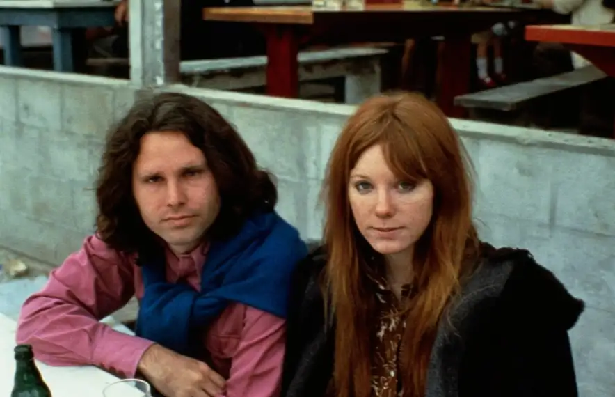 Morrison i la seva última xicota, Pamela Courson, la primavera del 1971 a París.