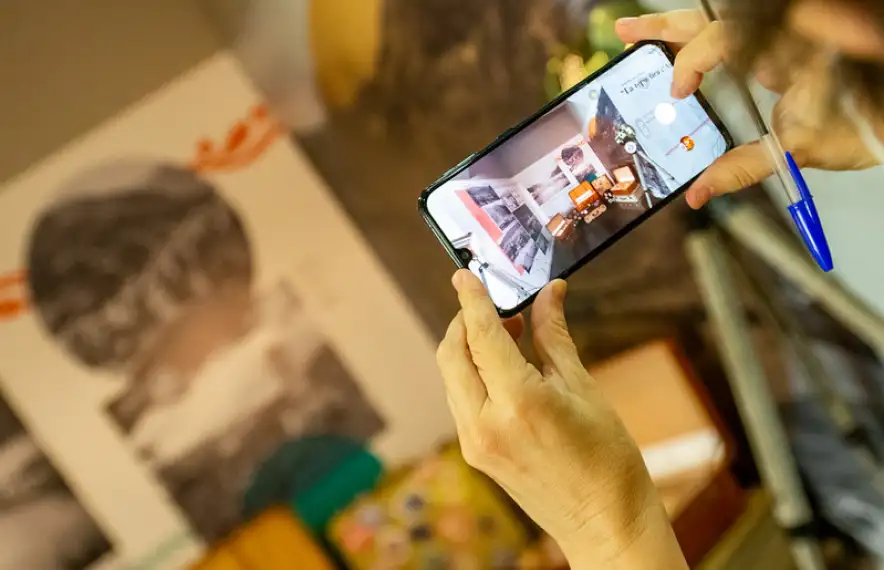 Un dels àmbits està dedicat a les primeres aparicions d’Andorra en publicacions, tot en una escenografia molt cinematogràfica.