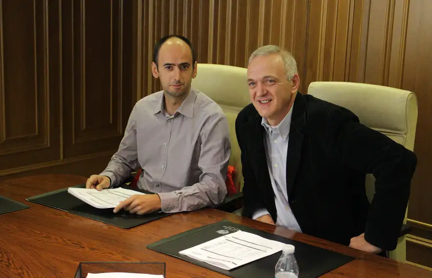 Patrick Frases, a la dreta de la imatge, acompanyat per Artur Homs. Foto: Agències