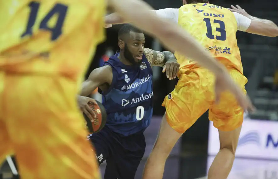 Codi Miller-McIntyre, que va jugar de base bona part del partit contra el Gran Canària, va ser el millor jugador dels d’Ibon Navarro.Foto: Facundo Santana