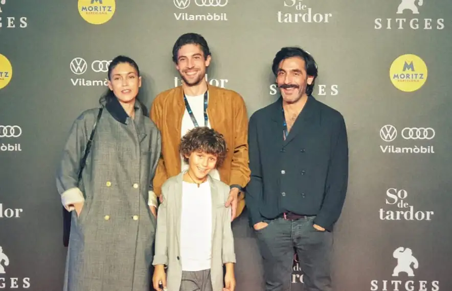 Rodríguez Areny, al centre, envoltat dels protragonistes del curt, Nerea Barros, el nen Gio Garcia i Milo Taboada, dissabte a Sitges.