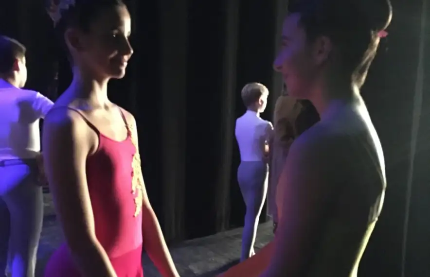 Carla Gelabert i Sycilia Coonen, a la final del campionat de França de la Confederació Nacional de Dansa, disputat els dies 4, 5 i 6 de novembre a Burdeus.