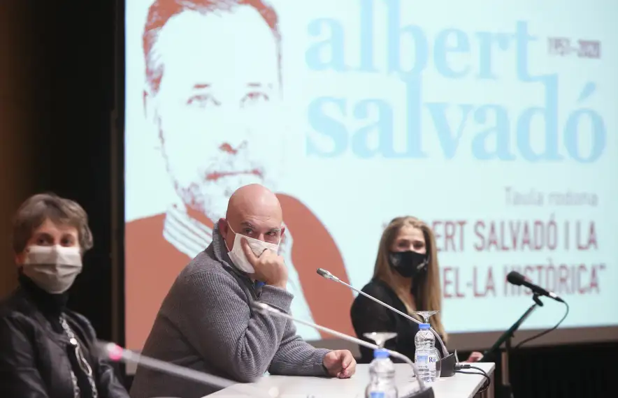 Salvadó vigila els participants a la taula rodona d'ahir, Susanna Vela, Albert Villaró i Noemí Rodríguez.