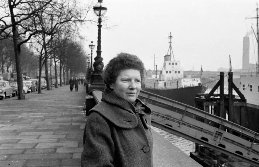 La novel·lista neozelandesa Janet Frame, als anys 60, poc després del seu periple andorrà.