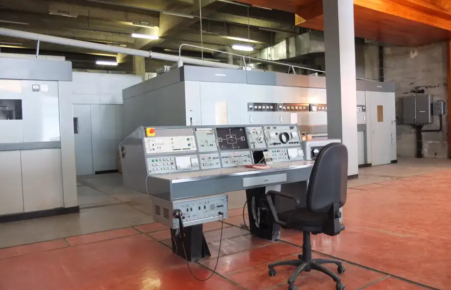 Sala de màquines de Sud Radio, a la primera planta del complex. Els dos grans emissors s’hauran de retirar. El tercer, veurem.