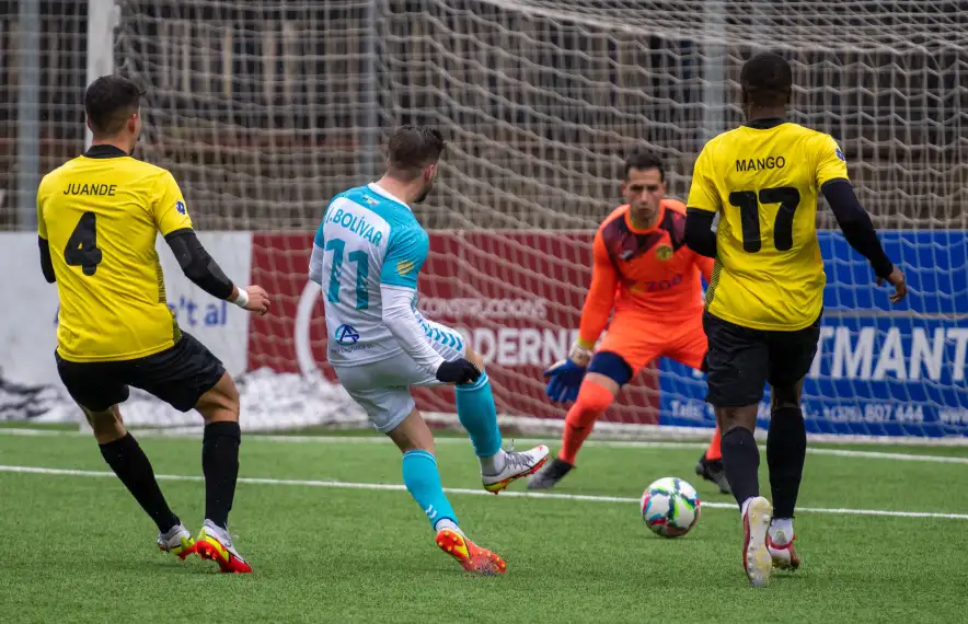 Jorge Bolívar superant Silverio.