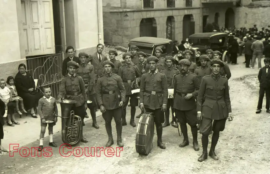 Joan Sala retrata la Banda Militar de la Seu d’Urgell a Escaldes.