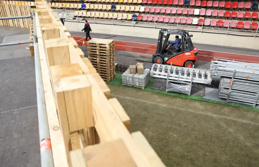 La pista d’atletisme de l’Estadi Comunal-Joan Samarra encara ‘ocupat’.
