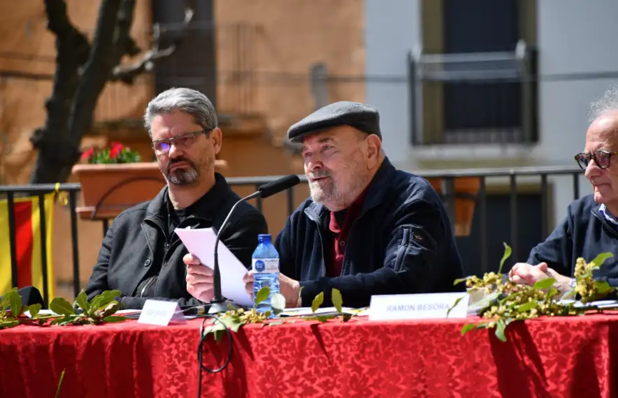 Espunyes durant l'acte; a la seva dreta, Albert Turull, director dels serveis territorials de Cultura a Lleida.