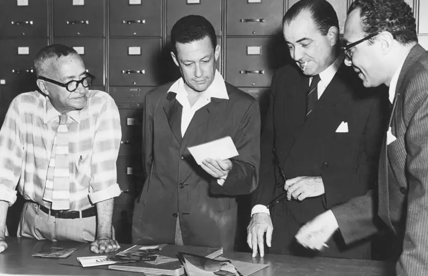 Otero Silva, el segon per la dreta, a la redacció del diari ‘El Nacional’, que va fundar el 1943 i referència avui de la premsa veneçolana.