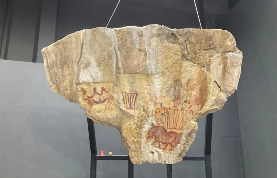 La rèplica del camell serà l’atracció principal del nou museu de les coves de Shulgan Tash.