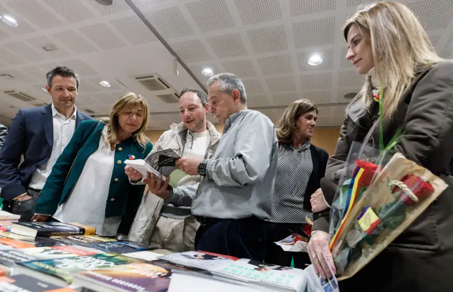 El cap de Govern i la ministra de Cultura, a les parades de Sant Jordi instal·lades al Centre de Congressos de la capital.