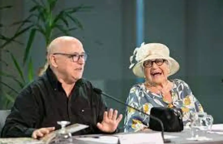 Joan Peruga i Pilarín Bayés, a la presentació del llibre que van fer junts.