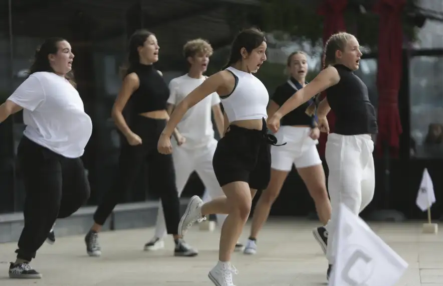 Els sis ballarins de Jo Dansa han preparat ‘La jove revolució’ des de l’1 d’agost.