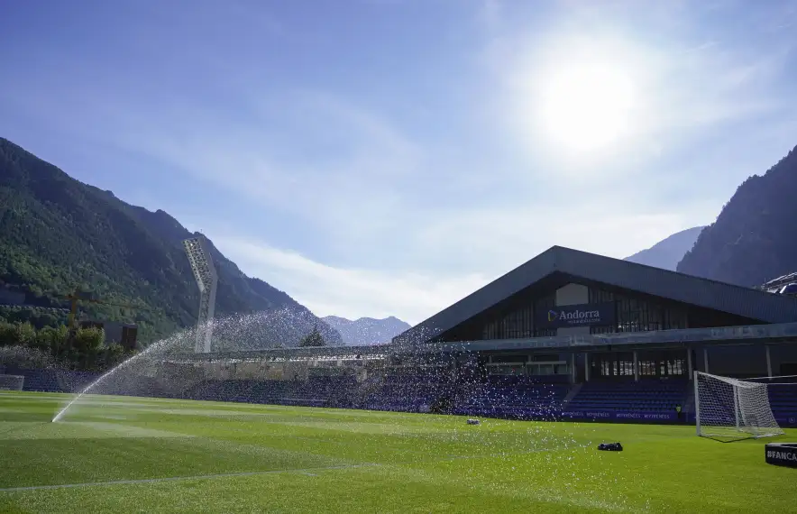 L'Estadi Nacional abans de començar a rebre els aficionats.
