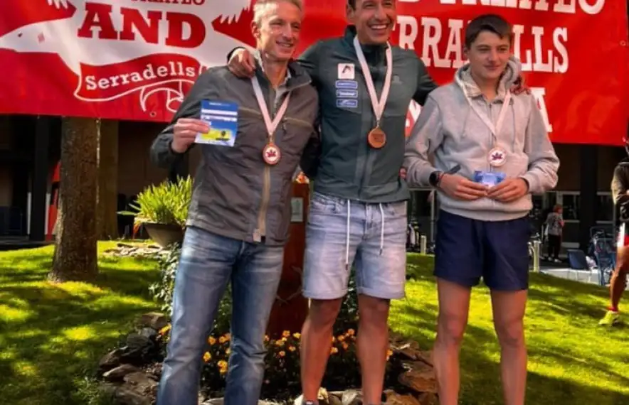 Carlos Fernández, triomf a la triatló.