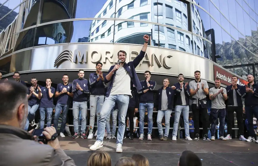 Nacho Llovet, el capità del BC MoraBanc, en el moment del seu discurs.