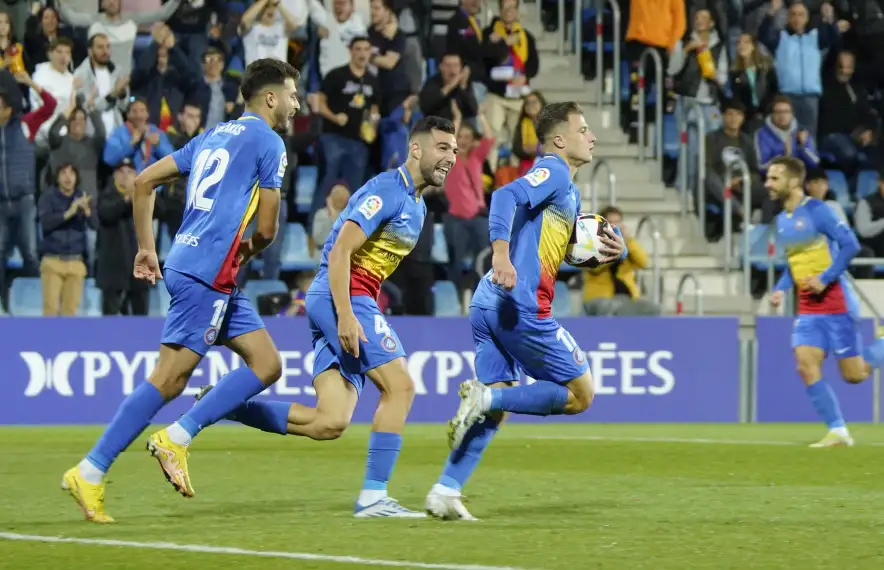 Germán Valera, amb la pilota a la mà.