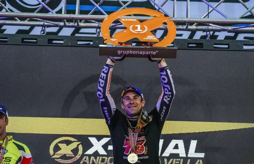 Toni Bou, amb el títol de campió del món.