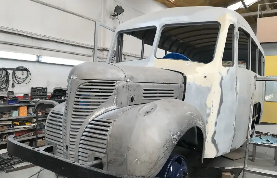 El Fargo, la setmana passada al taller Catalunya de la Comella. La carrosseria ja està a punt per rebre la capa de pintura.