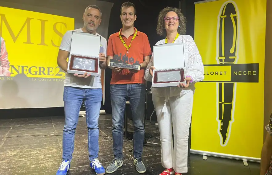 Ludmilla Lacueva, amb el barceloní Oriol Canals, guanyador ex aequo del Lloret Negre, a l'esquerra, i el tortosí Jaume Arasa, que va resultar finalista.