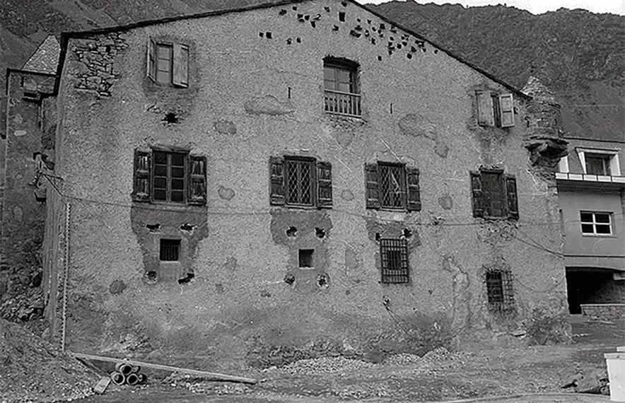 La reforma del 1962 va eliminar l’arrebossat original de Casa de la Vall.