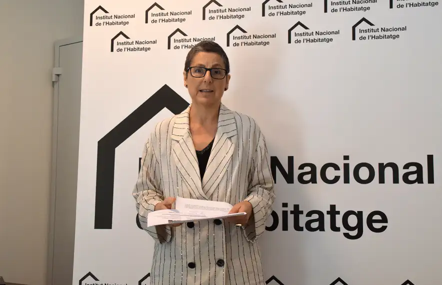 La directora de l'INH, Marta Alberch, durant la presentació de les xerrades, avui.