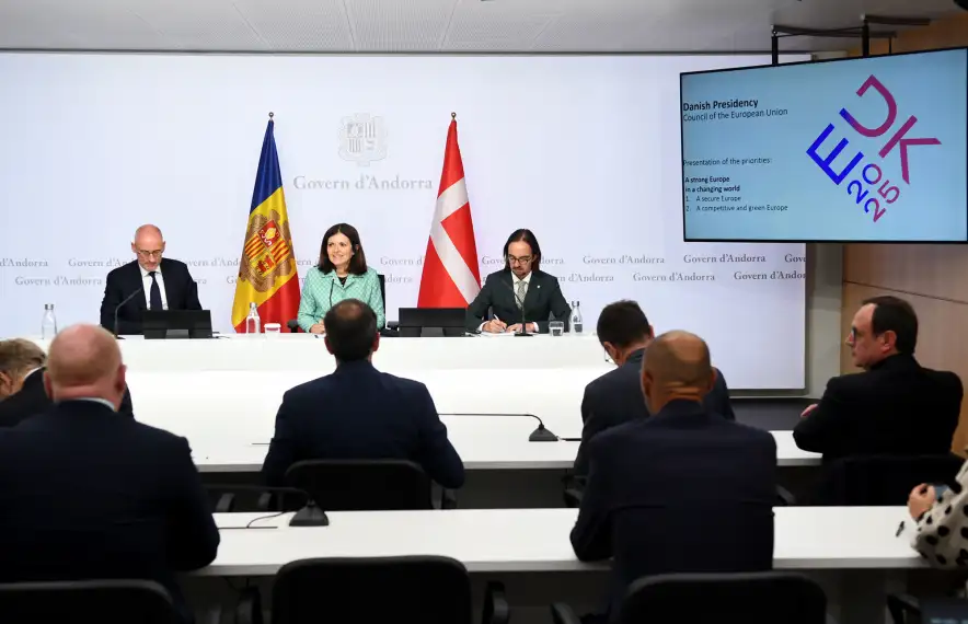 Imma Tor i Landry Riba amb l’ambaixador danès, Michael Braad.