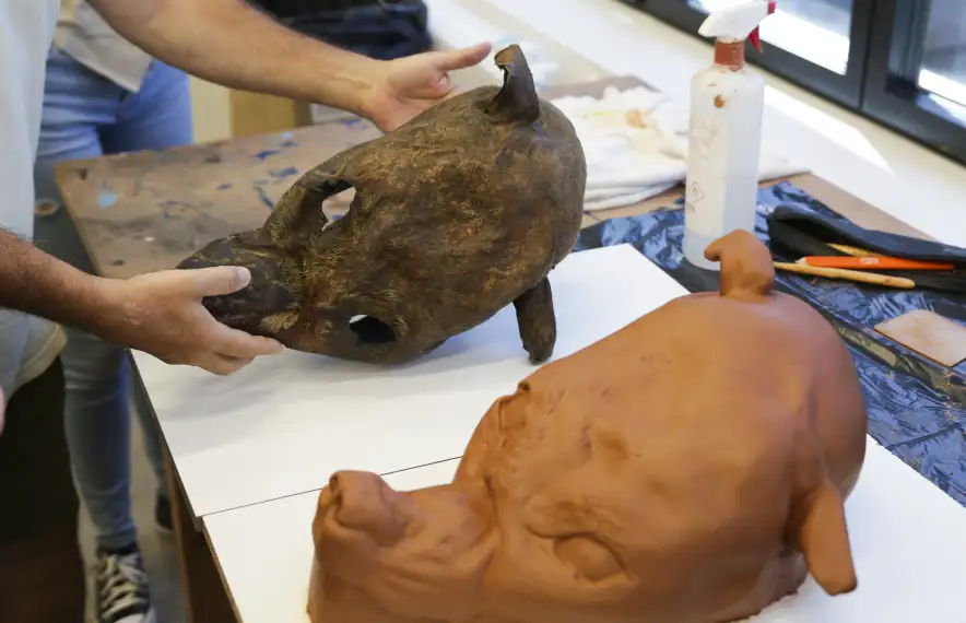 La màscara original és el que queda d’una ossa que va ser caçada un segle enrere.