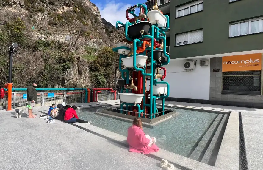La Font de les Banyeres, a la placeta del Madriu, part del projecte Caldes.