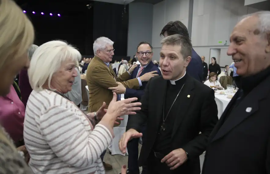 Més de 400 participants celebren la Festa Magna acompanyats d’autoritats estatals i comunals.