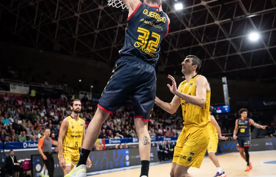 Rubén Guerrero, el millor del BC MoraBanc contra La Laguna Tenerife.