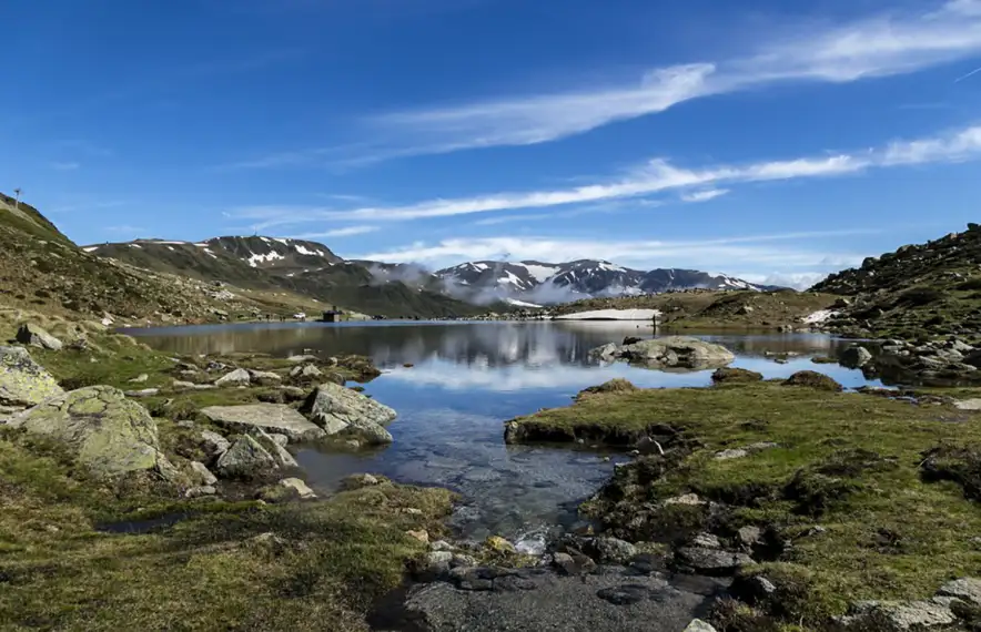 Un dels estanys encampadans.