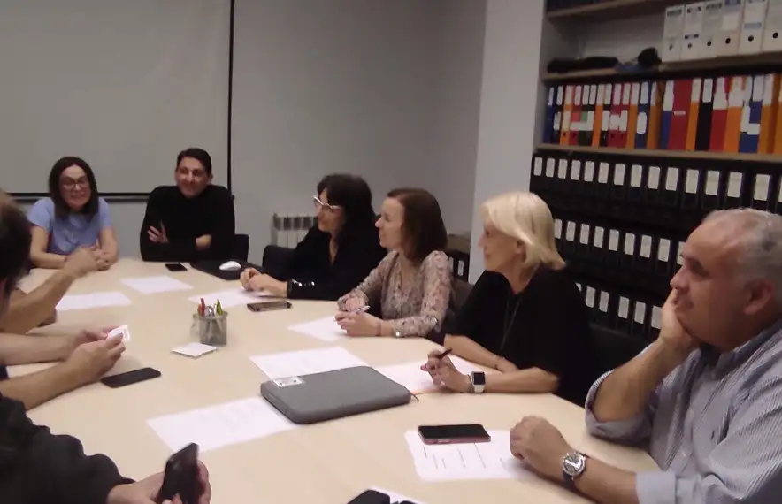 El comité local es va reunir ahir.