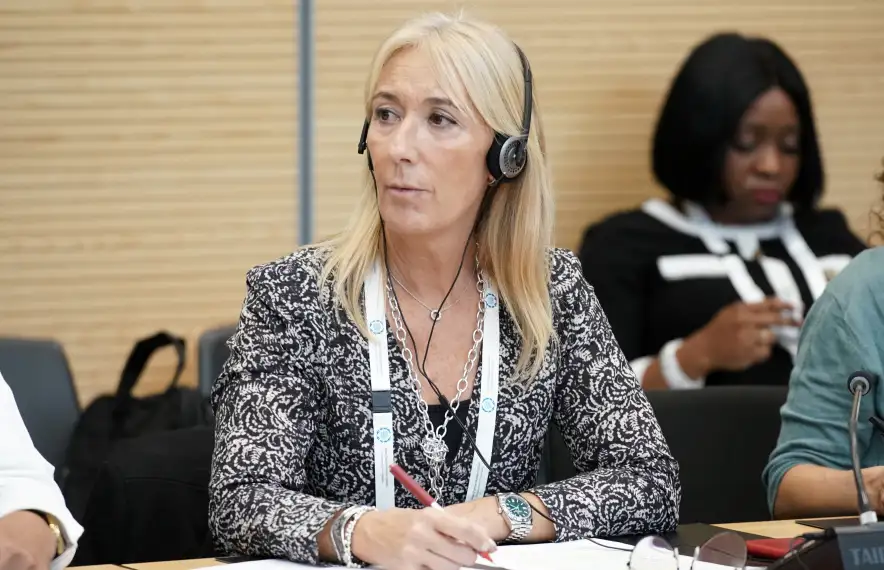 Sandra Codina en el debat sobre els drets dels infants.