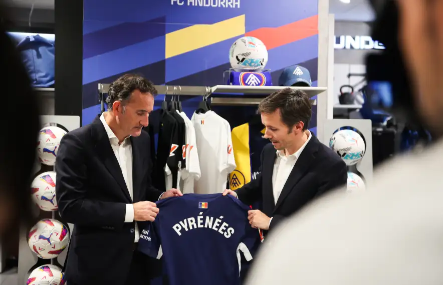 L'FC Andorra va signar un nou acord de patrocini amb Pyrénées.