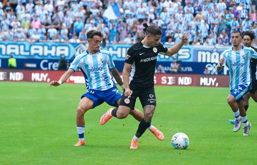 Álex Calvo, que tornava a ‘casa seva’, va ser xiulat a La Rosaleda.