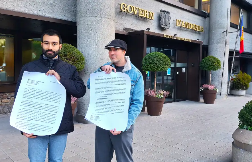 L'objectiu del tramvia és reduir la contaminació potenciant l'ús del transport públic.