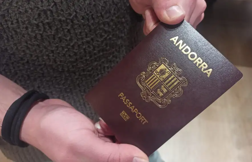 Un passaport andorrà.