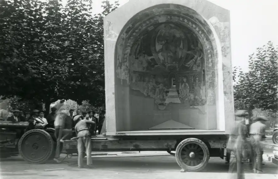 1934: trasllat del conjunt romànic des del parc de la Ciutadella al Palau Nacional de Montjuïc.