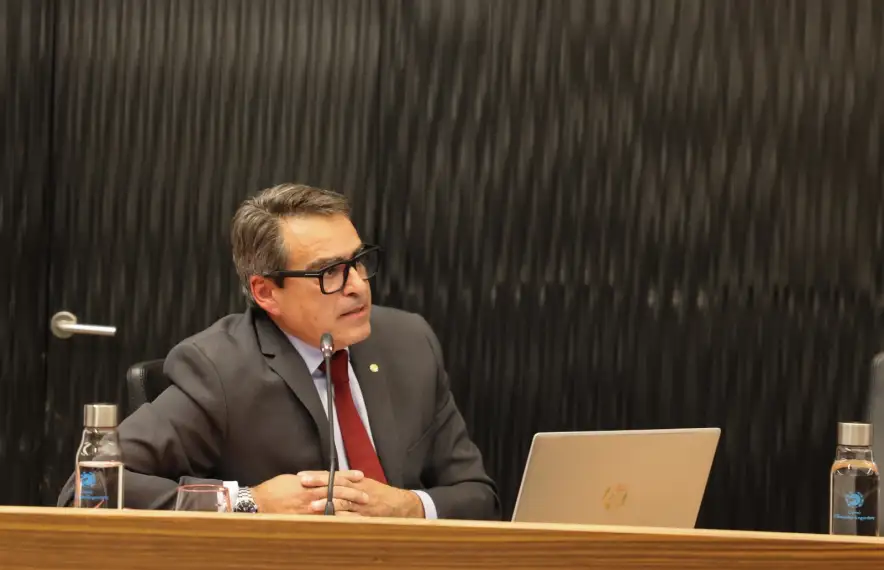 David Pérez durant la sessió de Comú d’avui a Escaldes-Engordany.