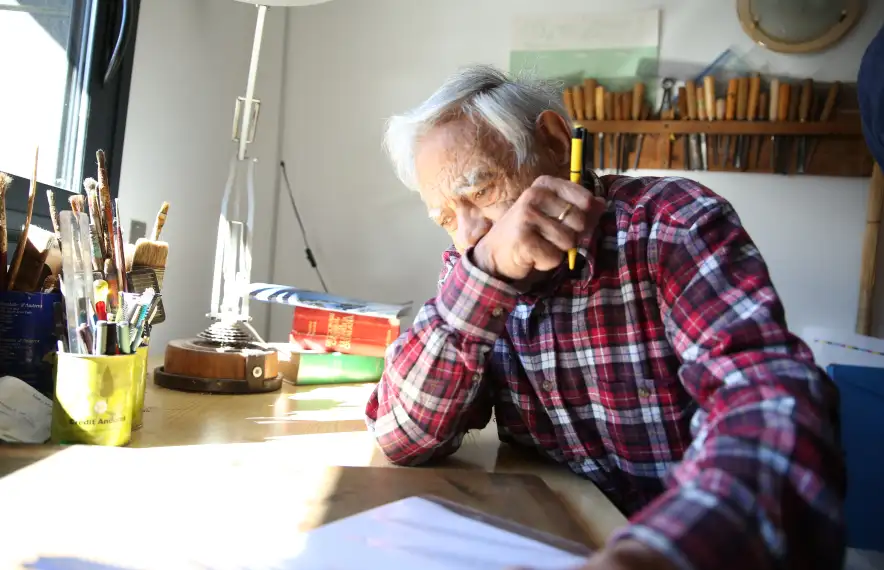 A l’estudi-taller de la Germandat. Suficient per crear un món on molts aniríem a viure sense rumiar-ho.