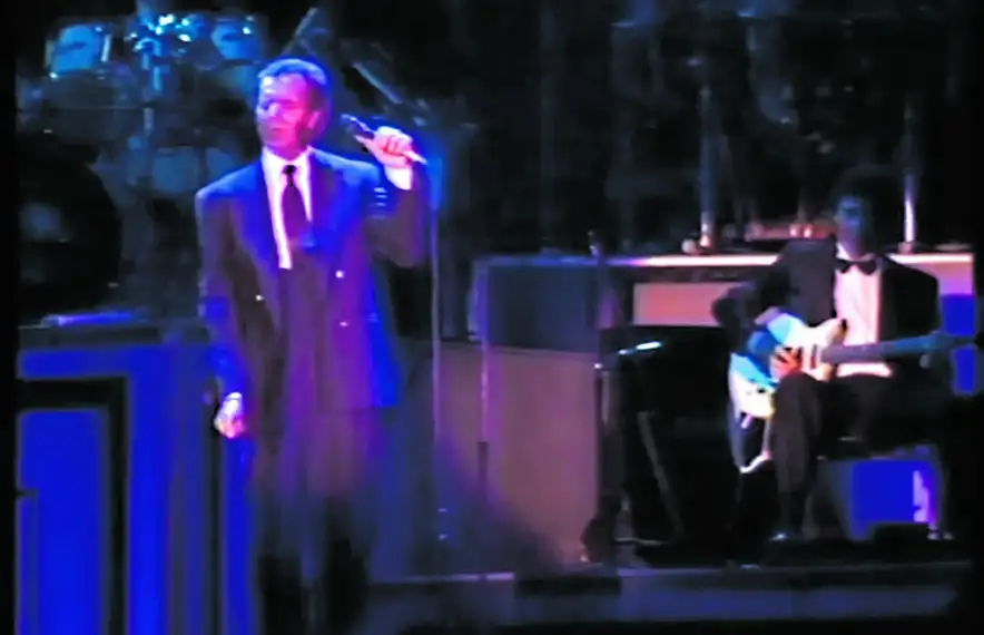 Estadi Nacional, 29 de juliol del 1989: Julio Iglesias comença la vetllada amb ‘Guantanamera’.