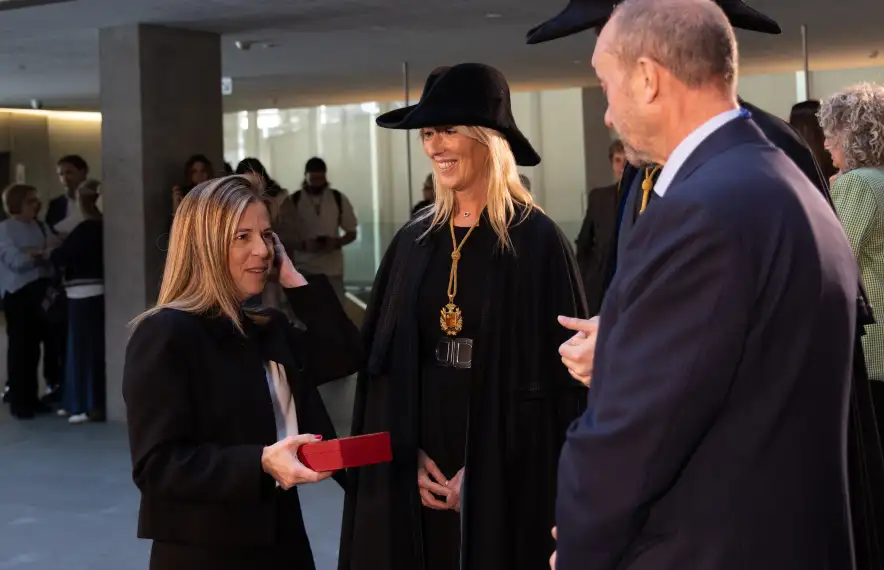 Cristina Bea, nova membre del CSJ, amb Josep Maria Rossell desprès del seu jurament.