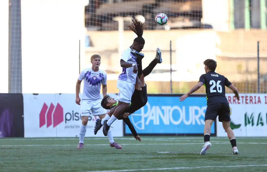 L'FC Ordino, contra el Carroi.