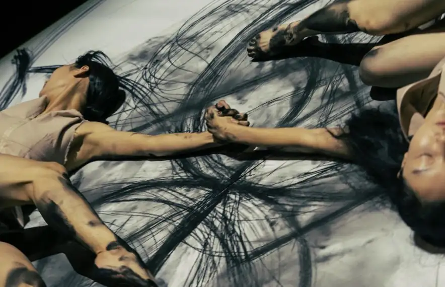 'Burnt Offering' és una creació de la reconeguda coreògrafa Jang Hyerim.